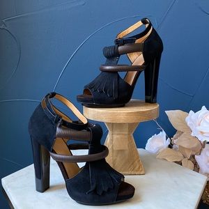 502. L.A.M.B. NWOT The Hortensia Block Heel in Dark Navy and Brown Size 8